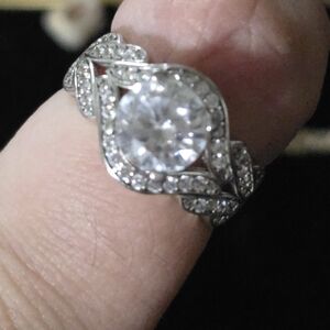 Genuine .925 sterling silver ring with super bright stones, luxury and elegance